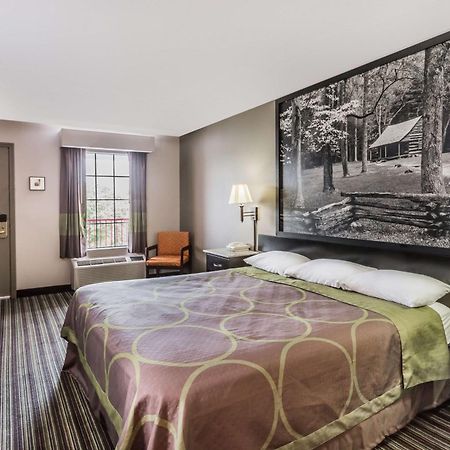 Super 8 By Wyndham Clinton Hotel Bagian luar foto