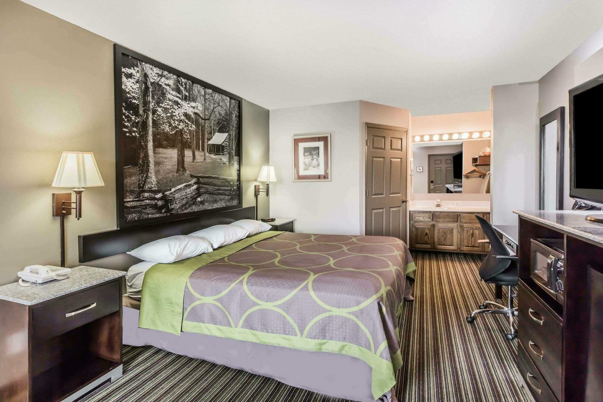Super 8 By Wyndham Clinton Hotel Bagian luar foto